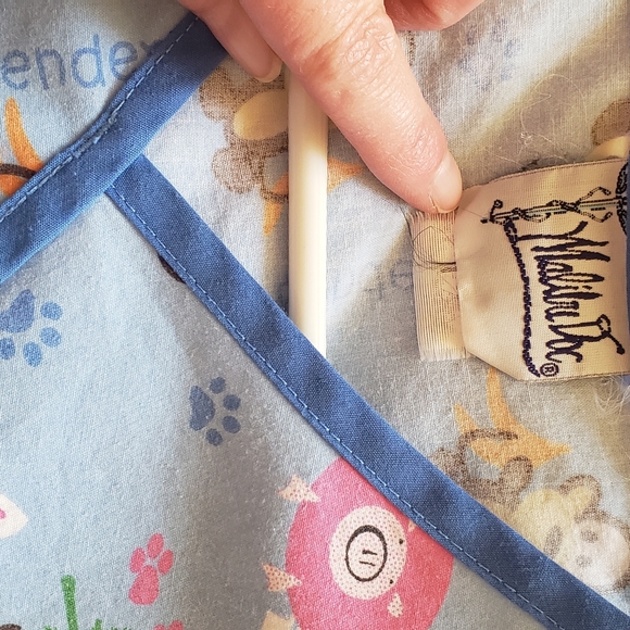 Cute scrub top - Picture 3 of 3